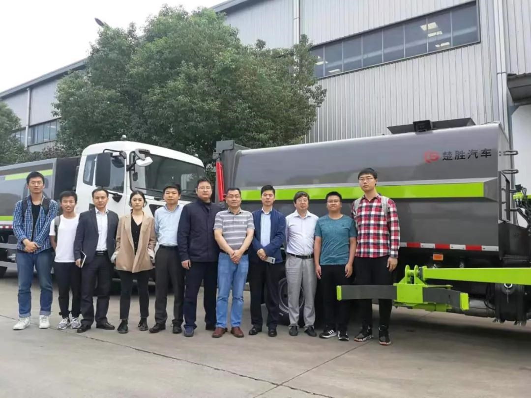 驚艷！“智能機械臂”自裝卸式垃圾車震撼問世